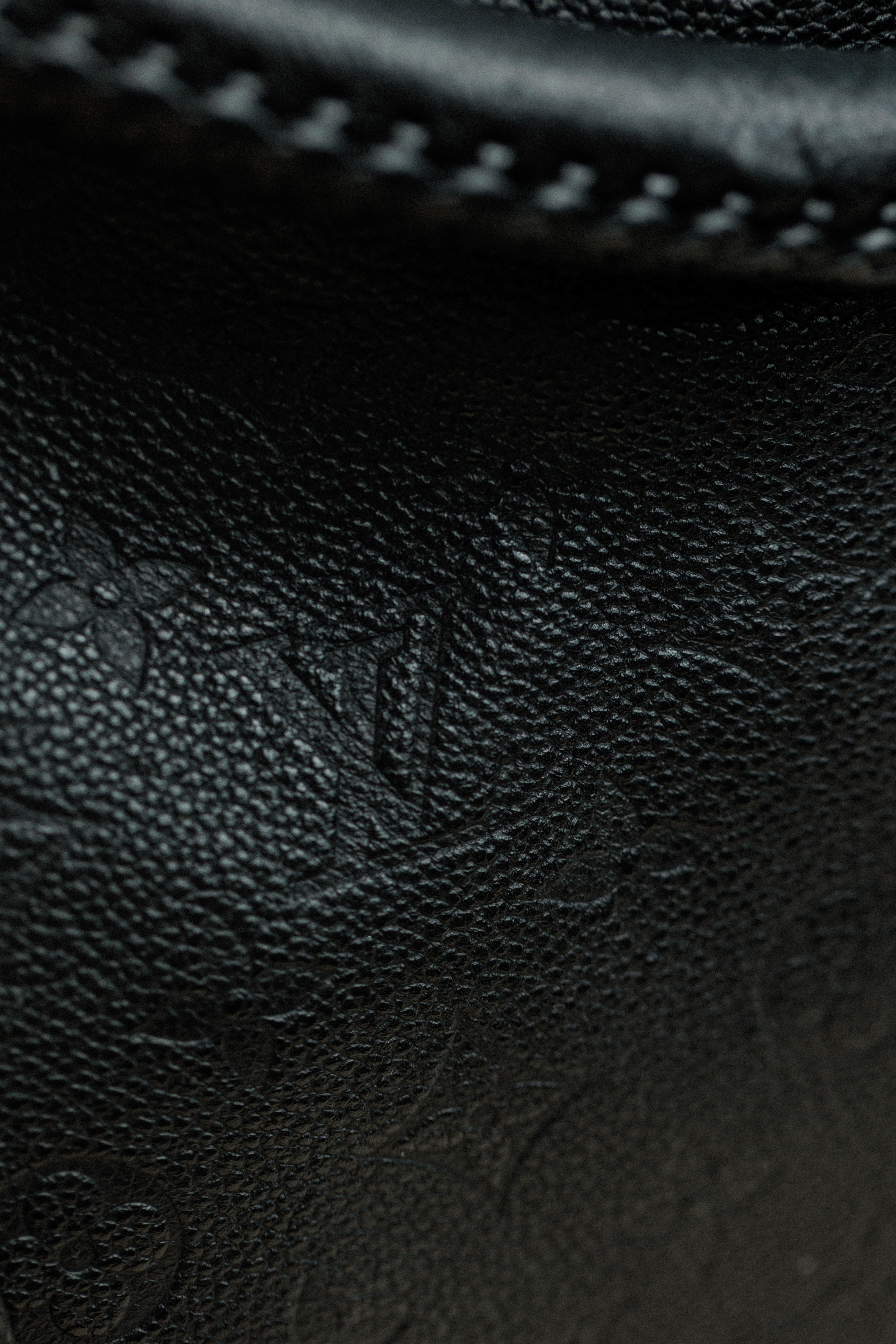 Louis Vuitton Empreinte Artsy MM Infini Black
