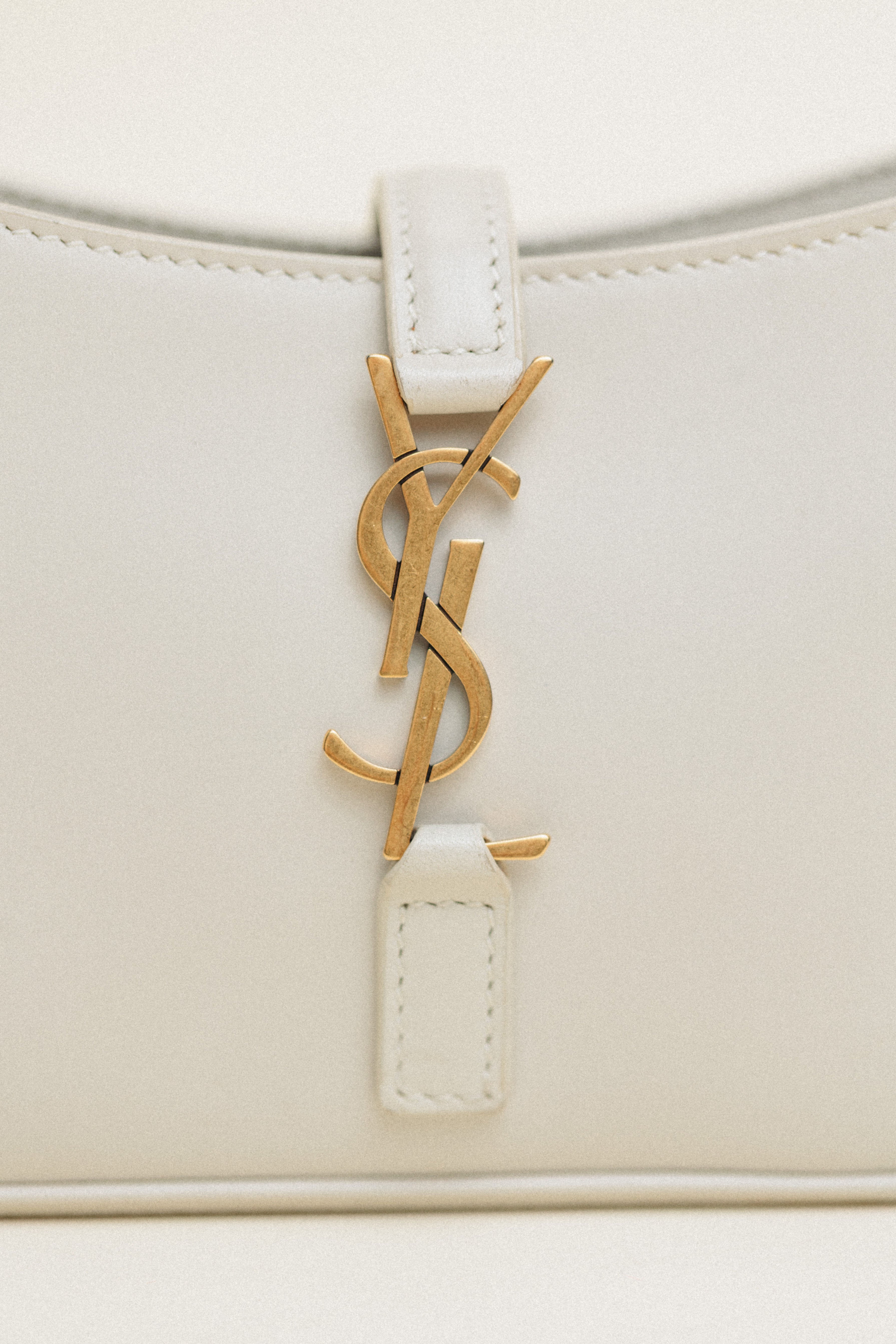 Saint Laurent Mini Le 5 à 7 Blanc Vintage